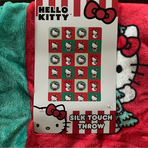 NWT Hello Kitty Christmas Silk Touch Throw Blanket - Picture 3 of 3
